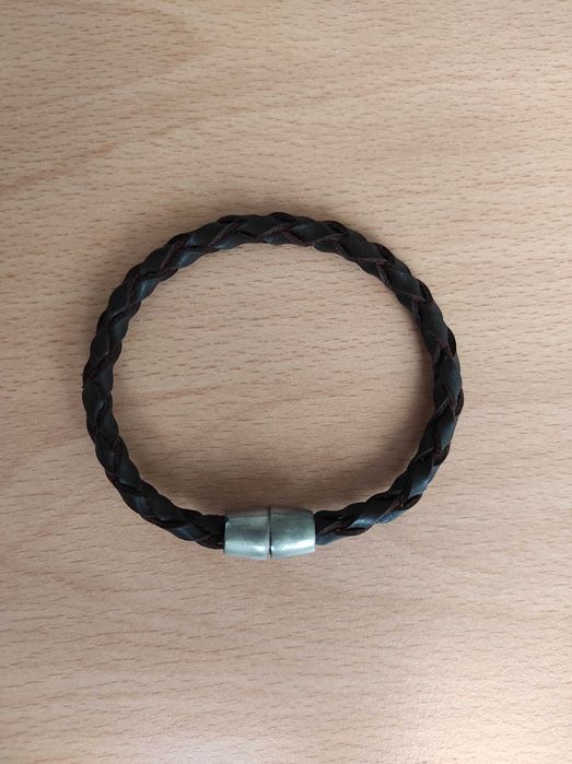 Pulseira em Couro Castanho – Novo