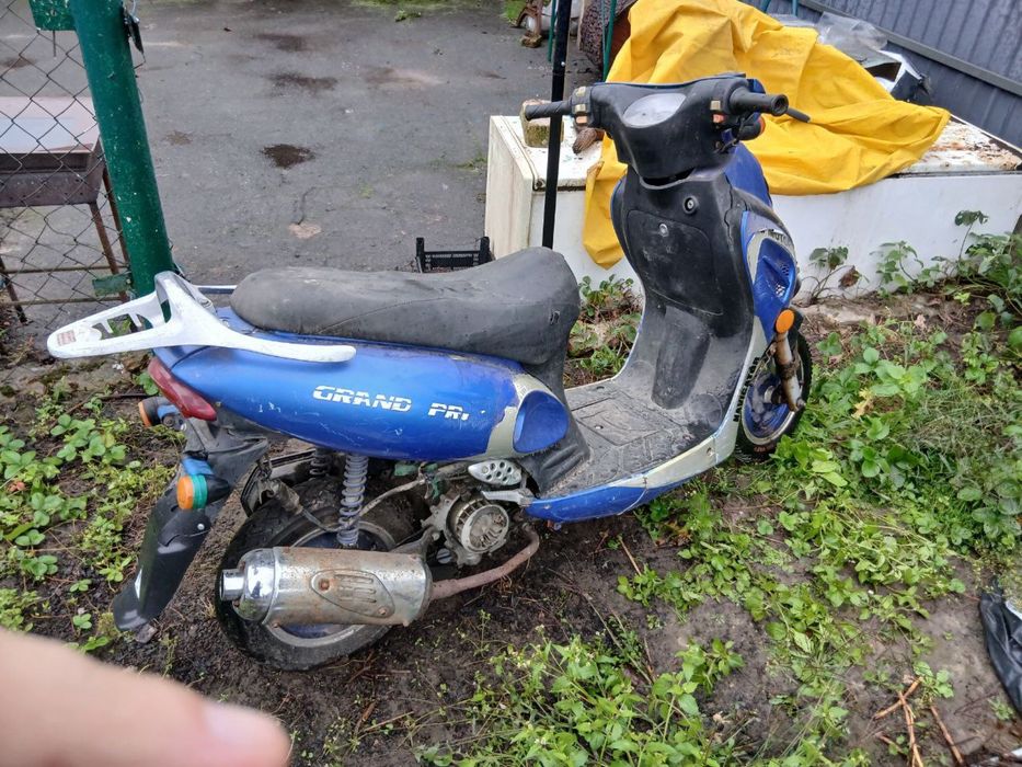 Мопед на фото назви не знаю