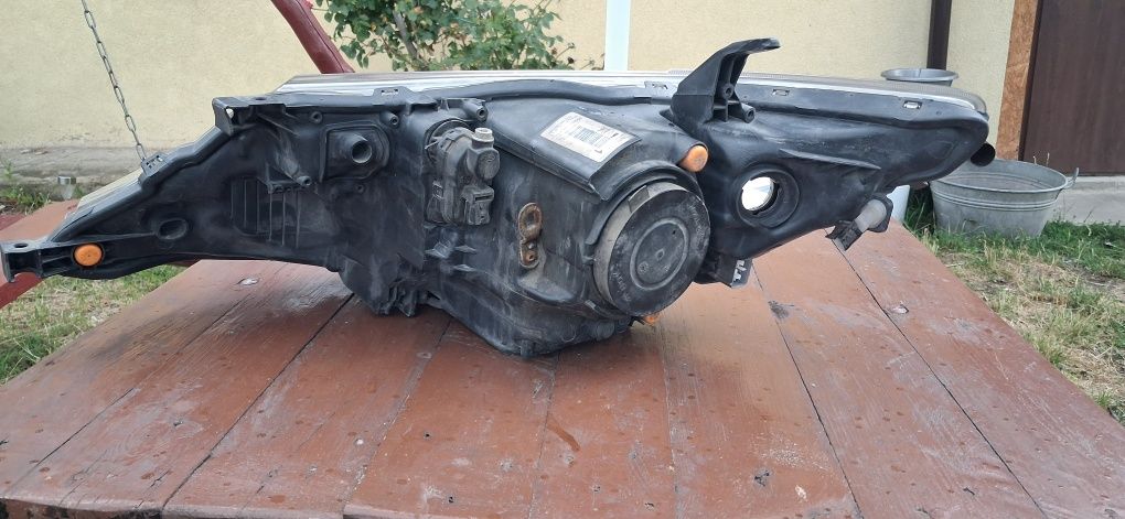 Lampa toyota auris 2