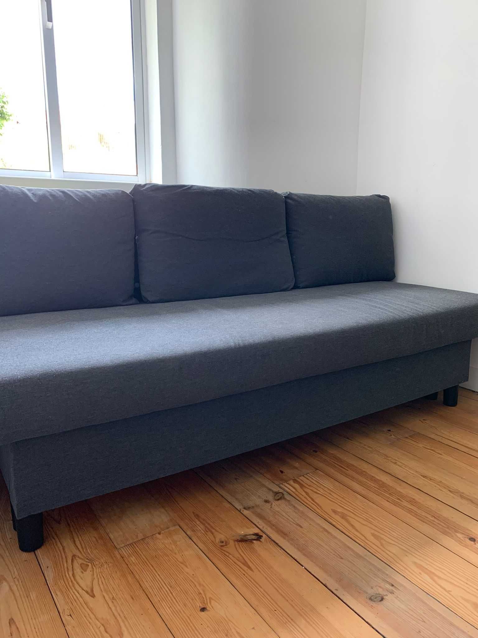 Sofá cama de 3 lugares com baú de €200 por €180