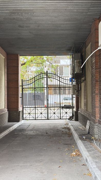 Комерційне приміщення Фасад | Печерськ вул. Панаса Мирного 8 Ресторан