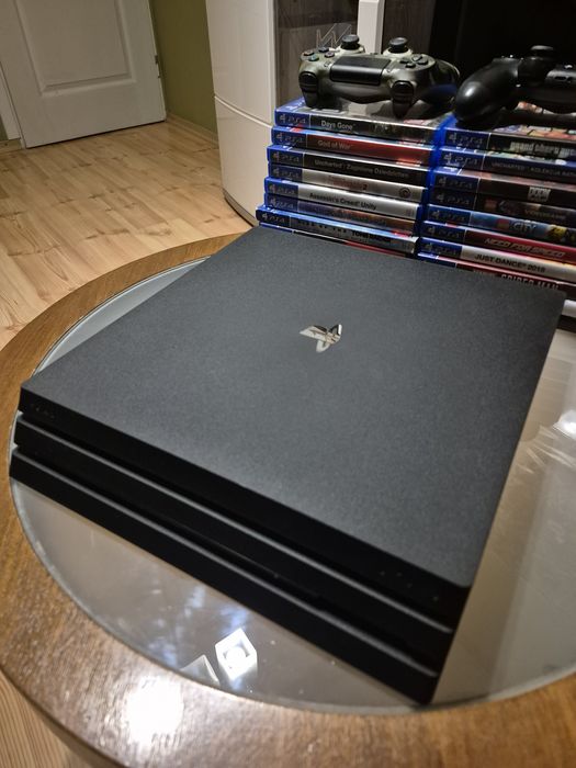 PlayStation 4 Pro Ps4 1tb. Stan idealny. Pad, gry