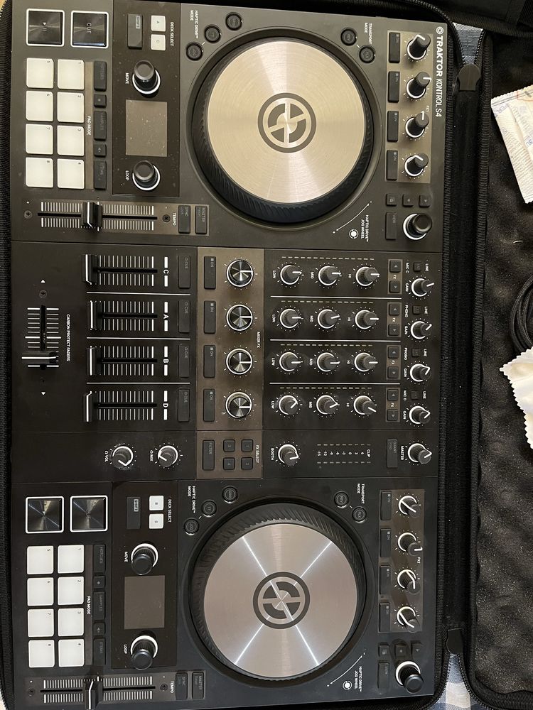 Traktor Kontrol S4 mk3