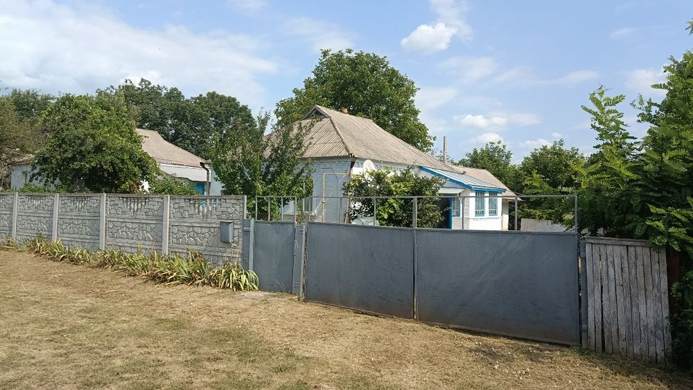 Продам будинок із земельною ділянкою