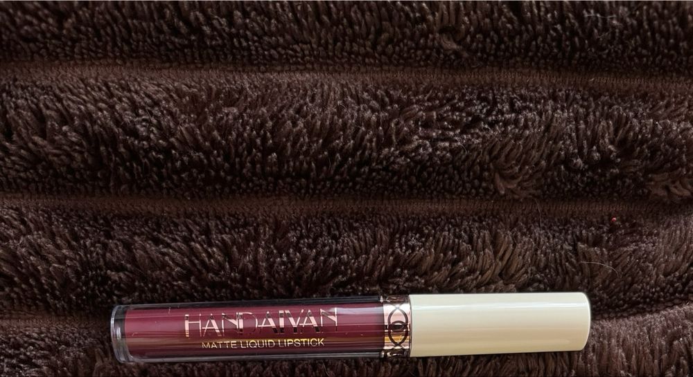 Матовая помада для губ