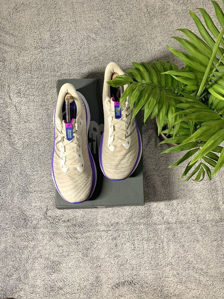 Бігові Кросівки New Balance FuelCell Propel [41.5]