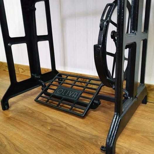 Mesa feita com máquina de costura Oliva (nova)