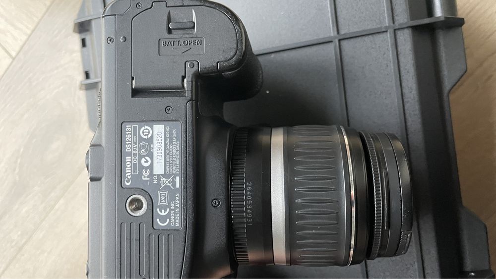 Aparat Canon 30D z obiektywem 18-55mm plus dodatki