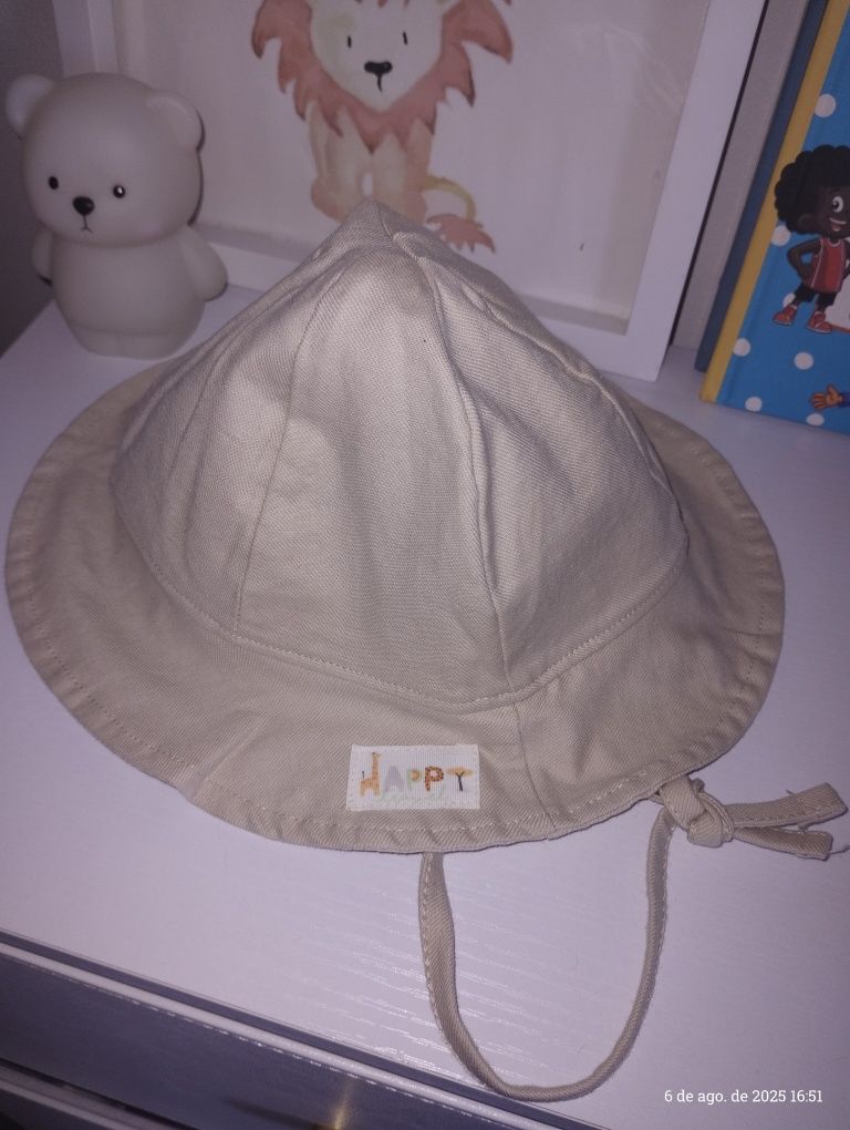 Chapéu de bebê novo