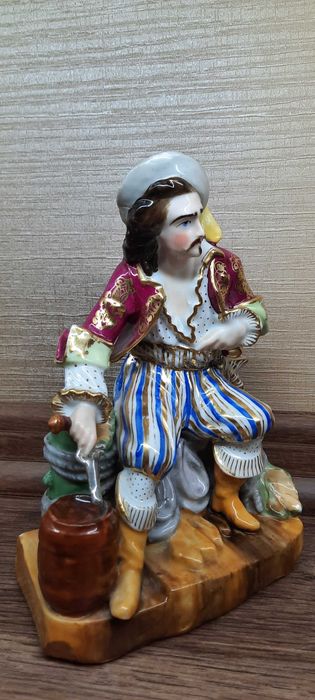 Статуэтка в стиле Jacob Petit Франция XIX в. Смотрите мои объявления!