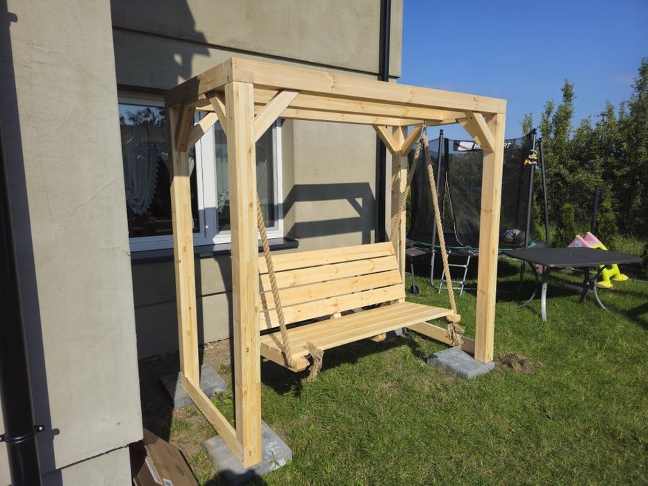 Nowoczesna huśtawka ogrodowa, plac zabaw, domek ogrodowy, siedzisko