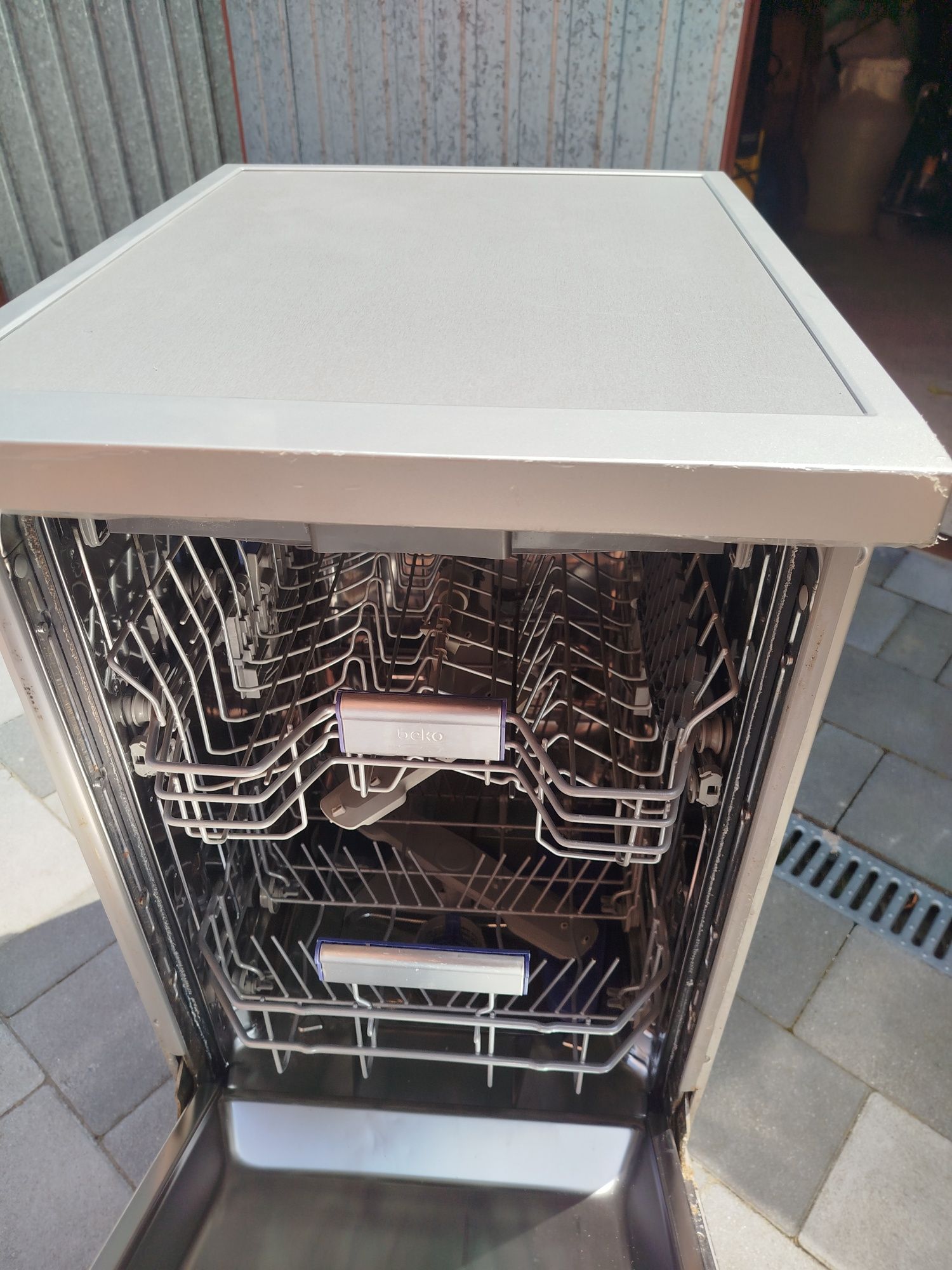 Sprzedam zmywarkę Beko DFS28123x 45 cm