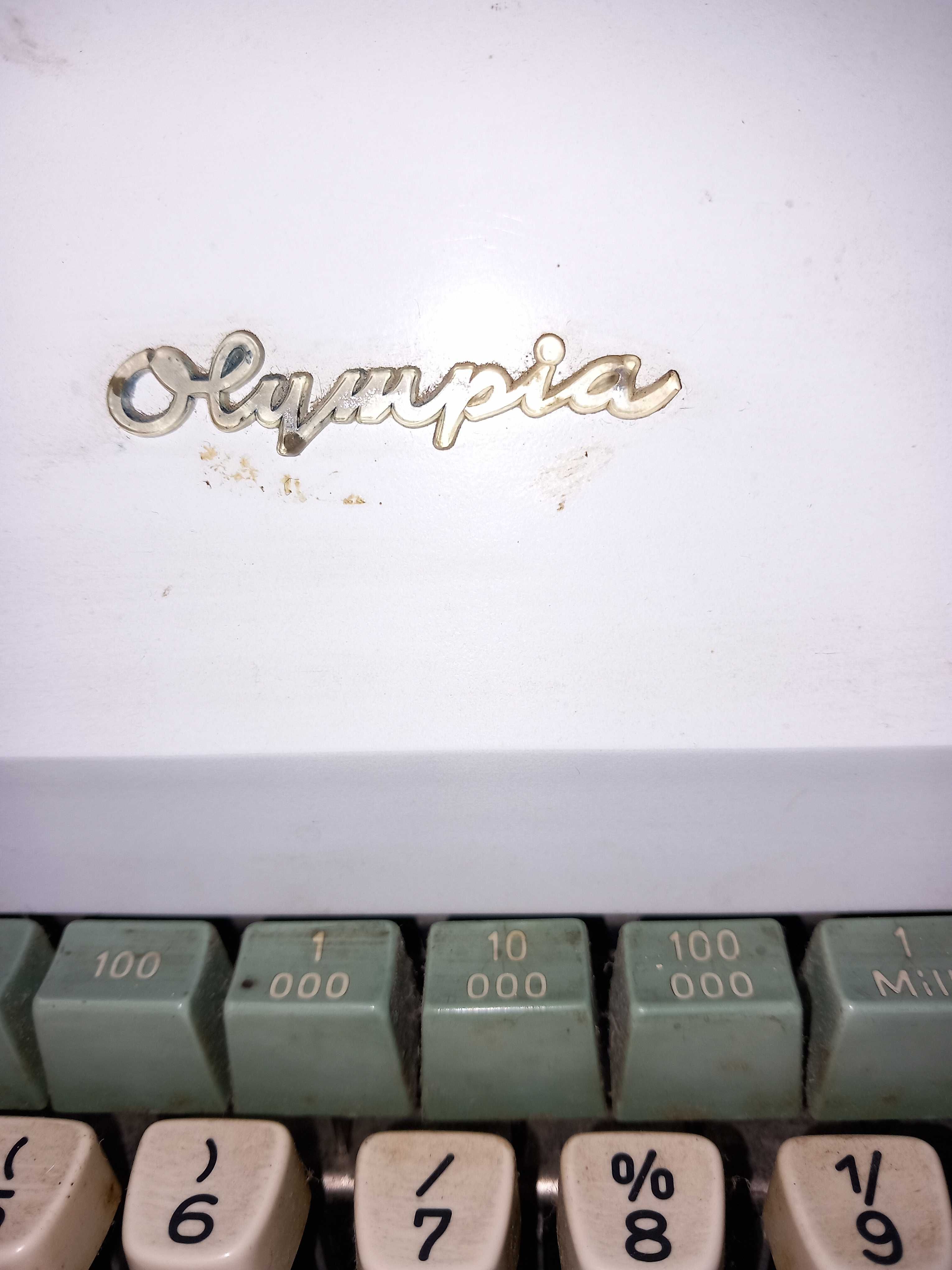 Máquina de escrever antiga Olympia