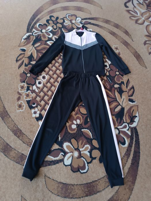 Костюм спортивний , прогулочний