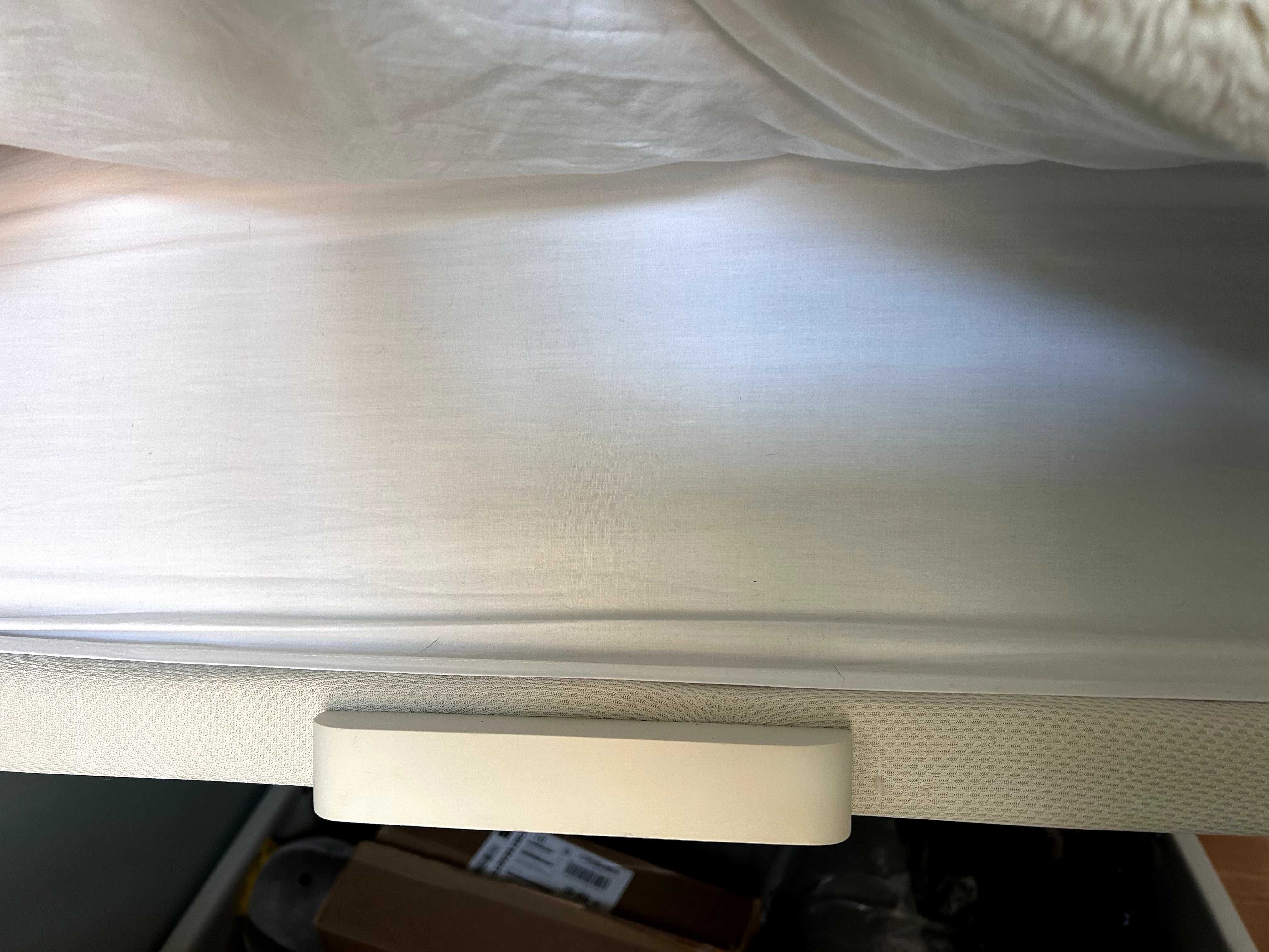 Cama otomana estofada e colchão de molas ensacadas