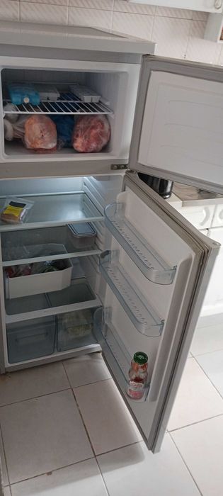 Frigorífico Combinado Haeger Compacto (Congelador Superior) - 143 cm