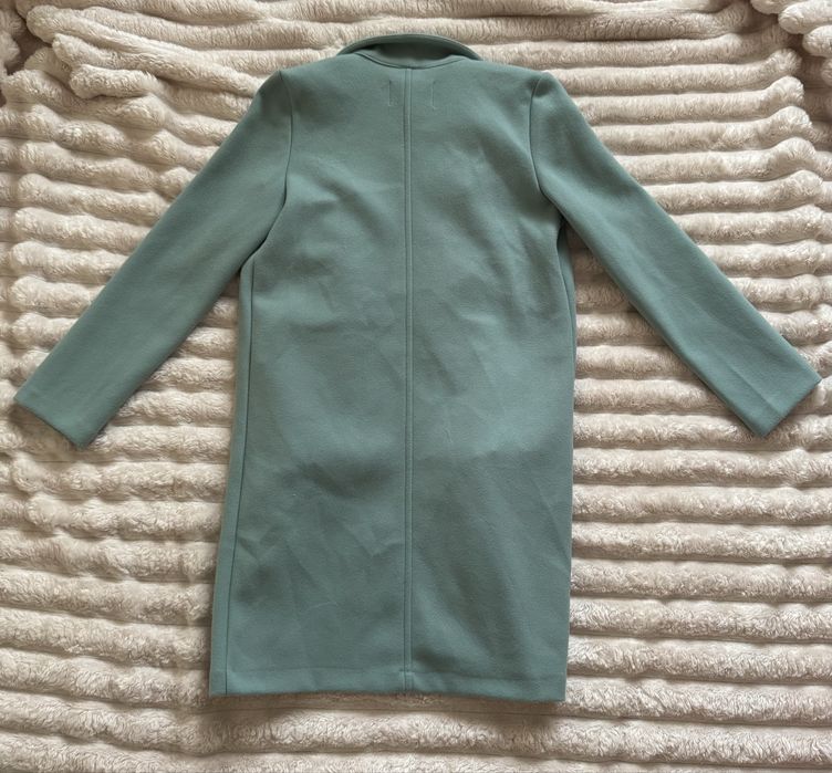 Продам пальто нове гарне Stradivarius