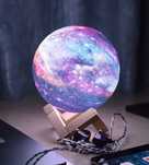 Lampka Księżyc 3D 14 cm – 16 kolorów, RGB LED, pilot, dotykowa, dekora