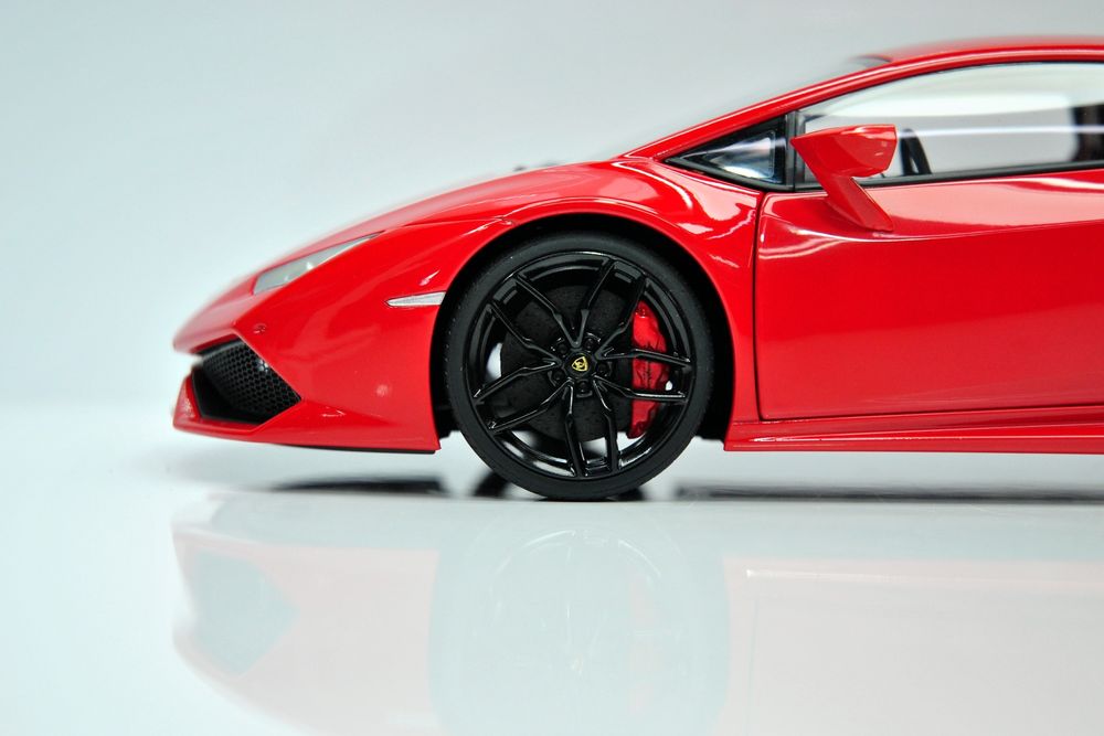 1/18 модель Lamborghini Huracan LP610-4 AUTOart