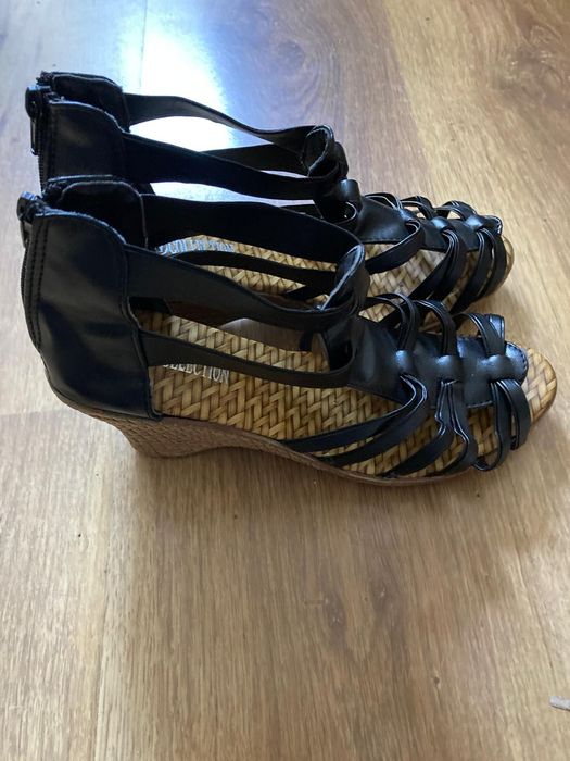 Sprzedam buty na koturnie r39 nowe