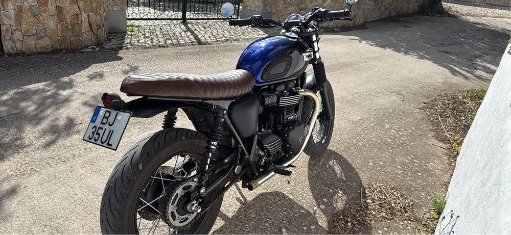 Triumph Bonneville T100 stealth editon 2024