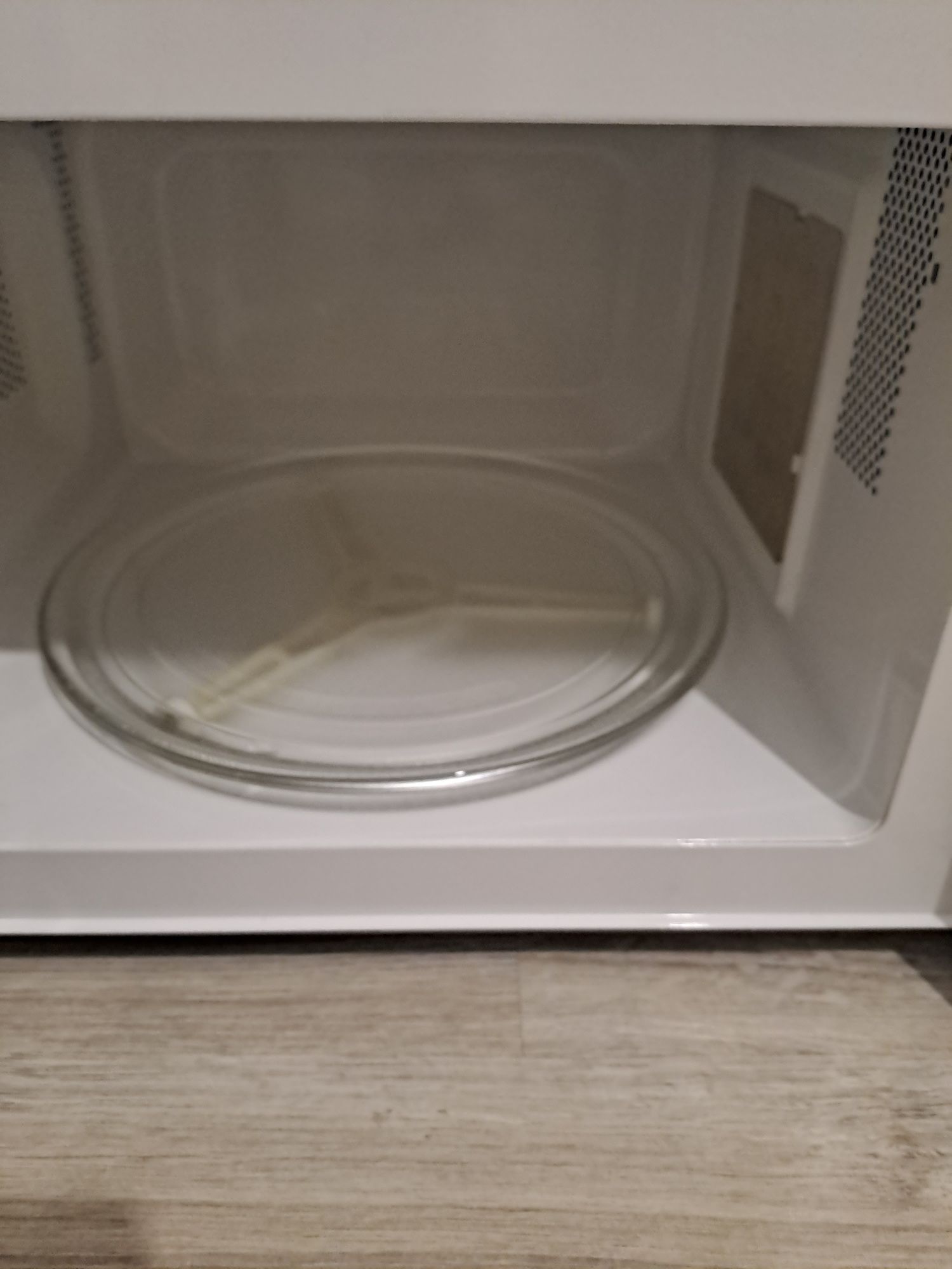 Sprzedam używaną microfalę Sharp