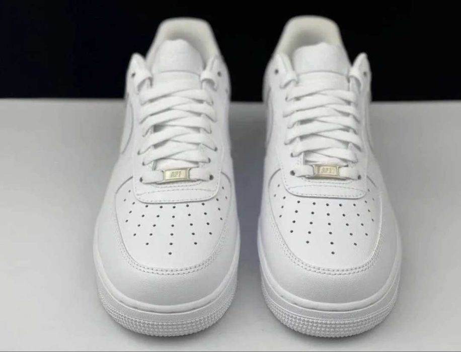 Białe tenisówki NIKE Air Force 1 w rozmiarze 42