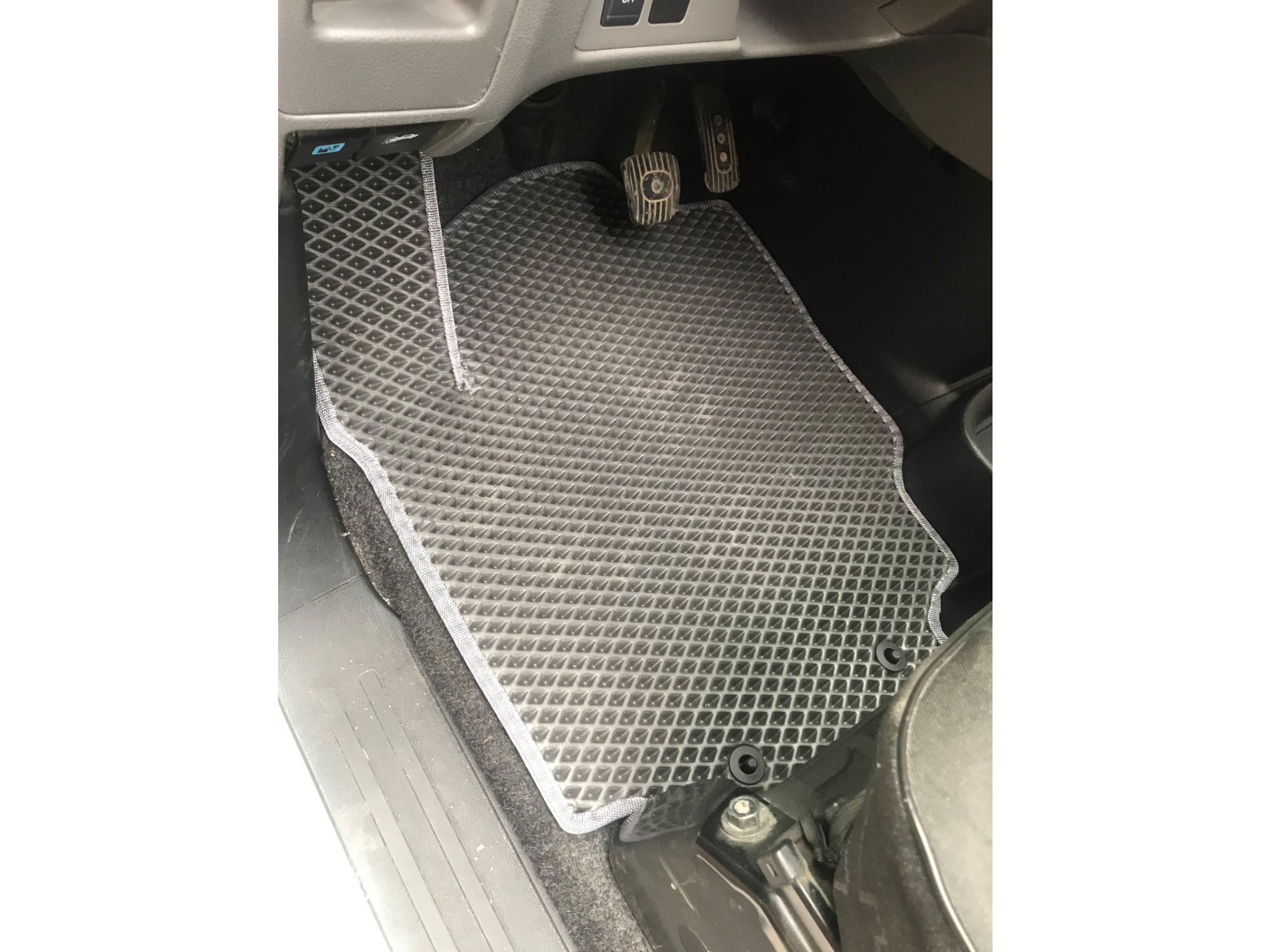 Nissan NV200 Коврики EVA (черные)