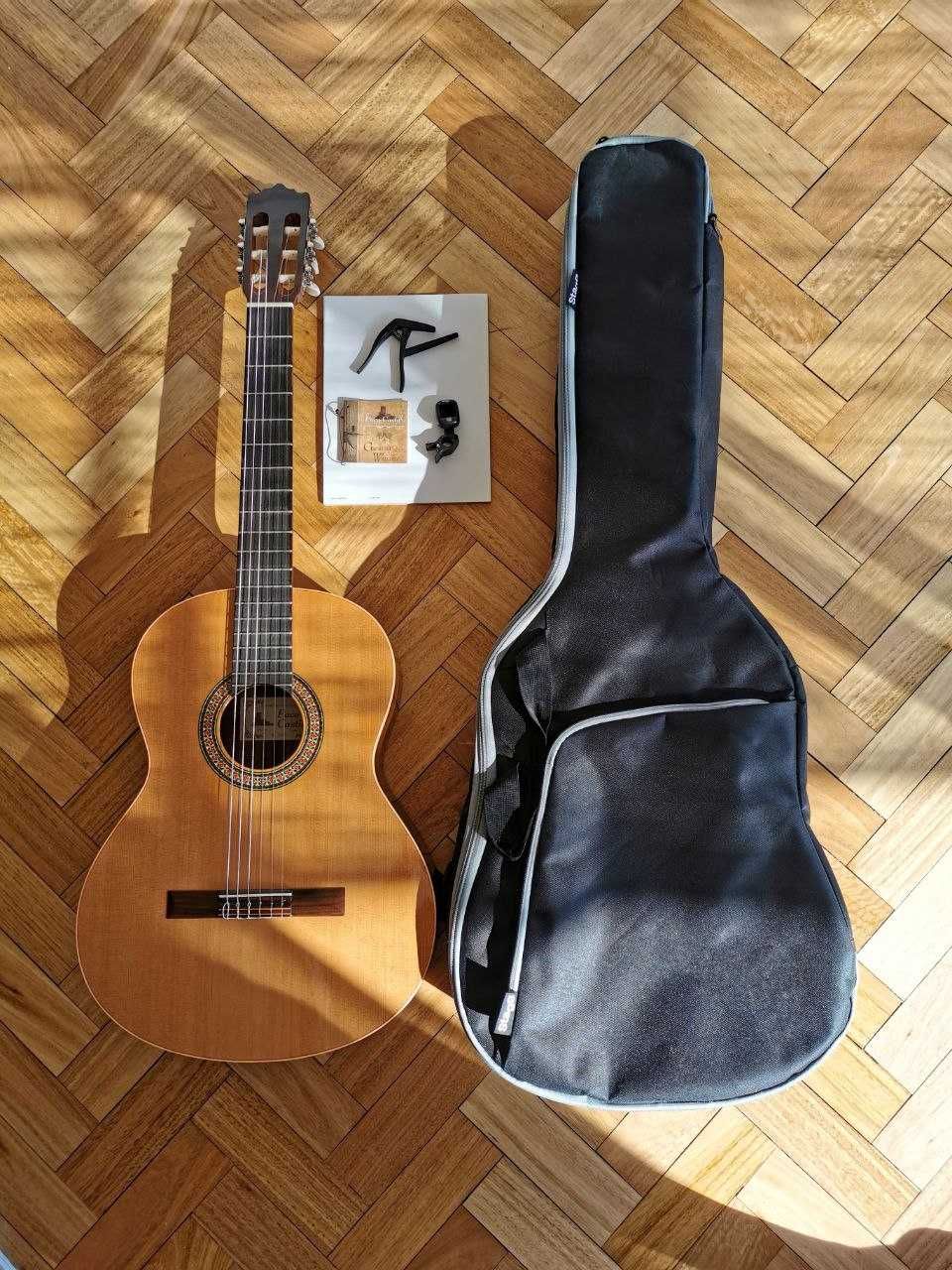 Guitarra Clássica Paco castillo 201 + afinador, estojo e capotrasto