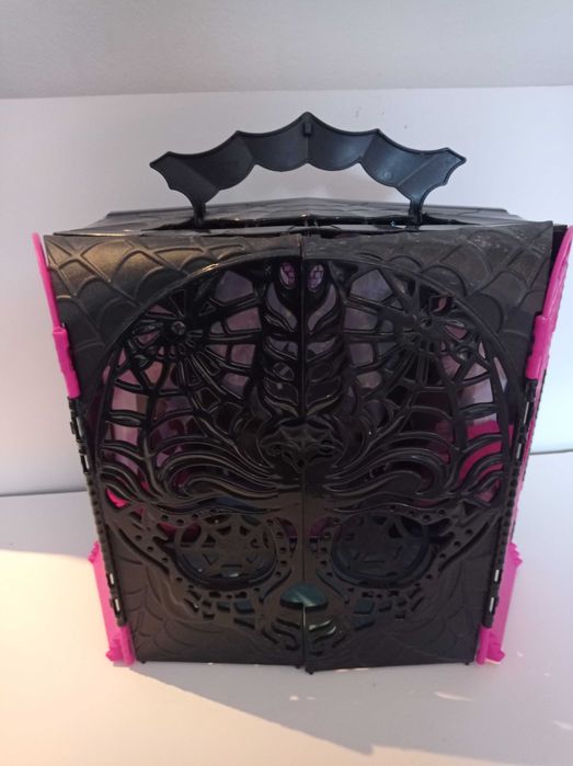 Монстр хай moster high 13 бажань вечеринка -
Работает.