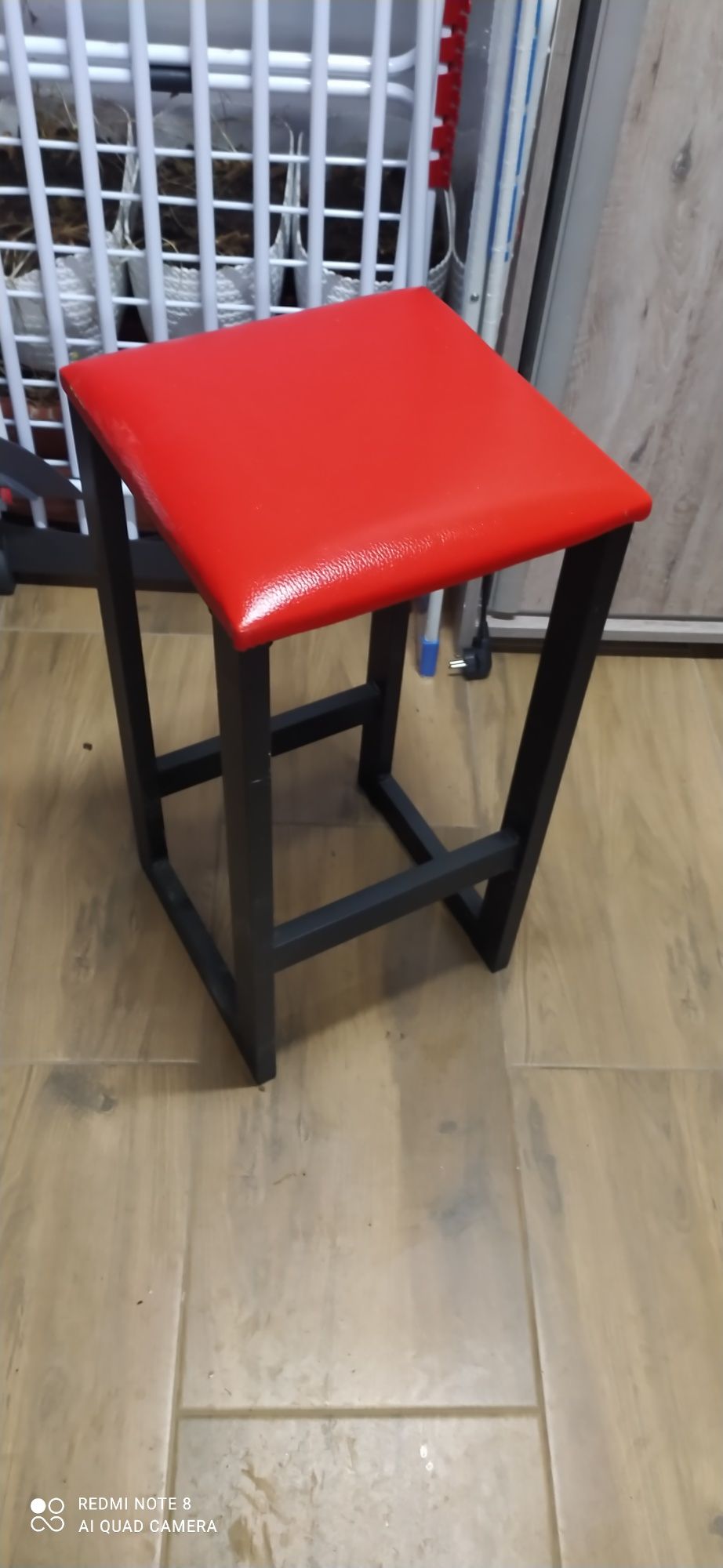 3 Krzesła hokery czerwone