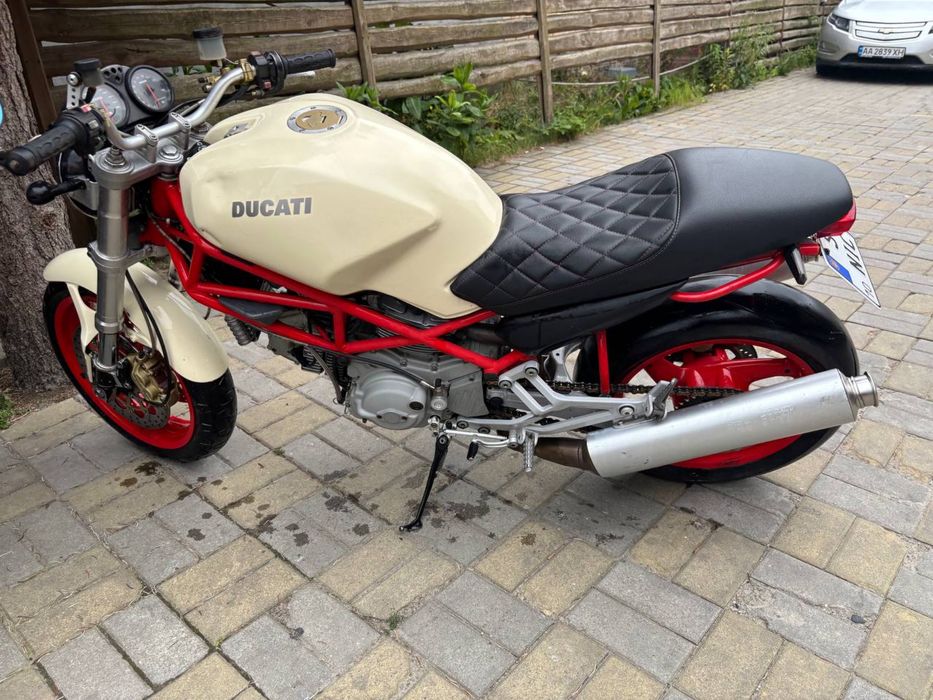 Ducati monster 748
