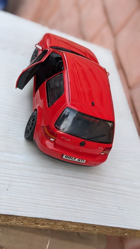 Колекційна модель Revell vw Golf GTI 1,18