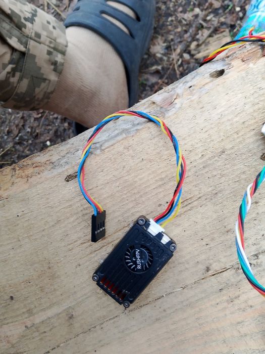 Комплектуючі до FPV дрона.