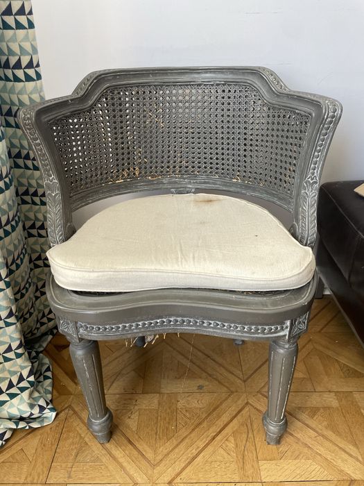 Krzesło typu shabby chic