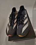 Kolce sprinterskie adidas adizero z karbonem