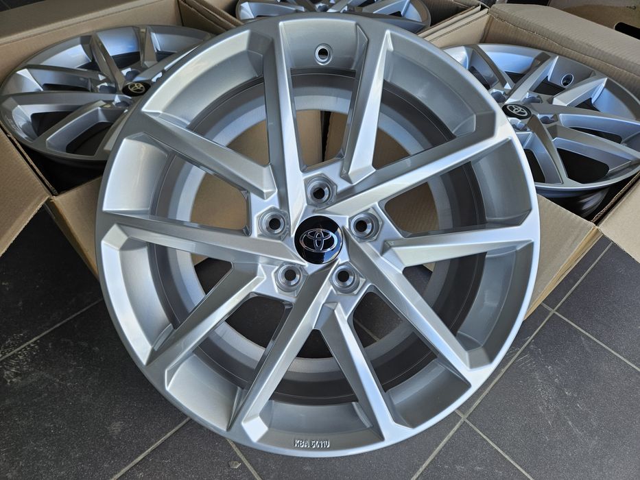 TOYOTA 18 " Nowe 5x114,3 Camry Avensis Auris RAV4 Felgi Srebrne Borbet