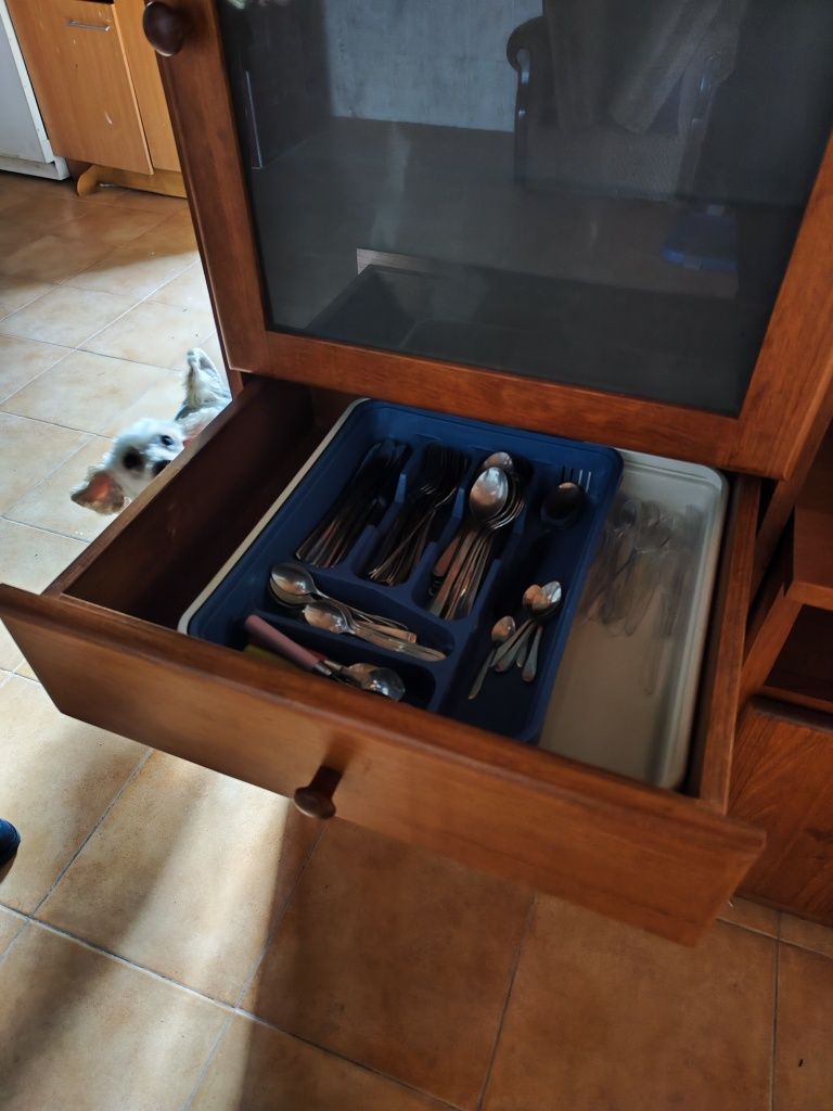Vendo Mobília Sala - Cristaleira, Móvel 2 portas, Estante e Móvel TV