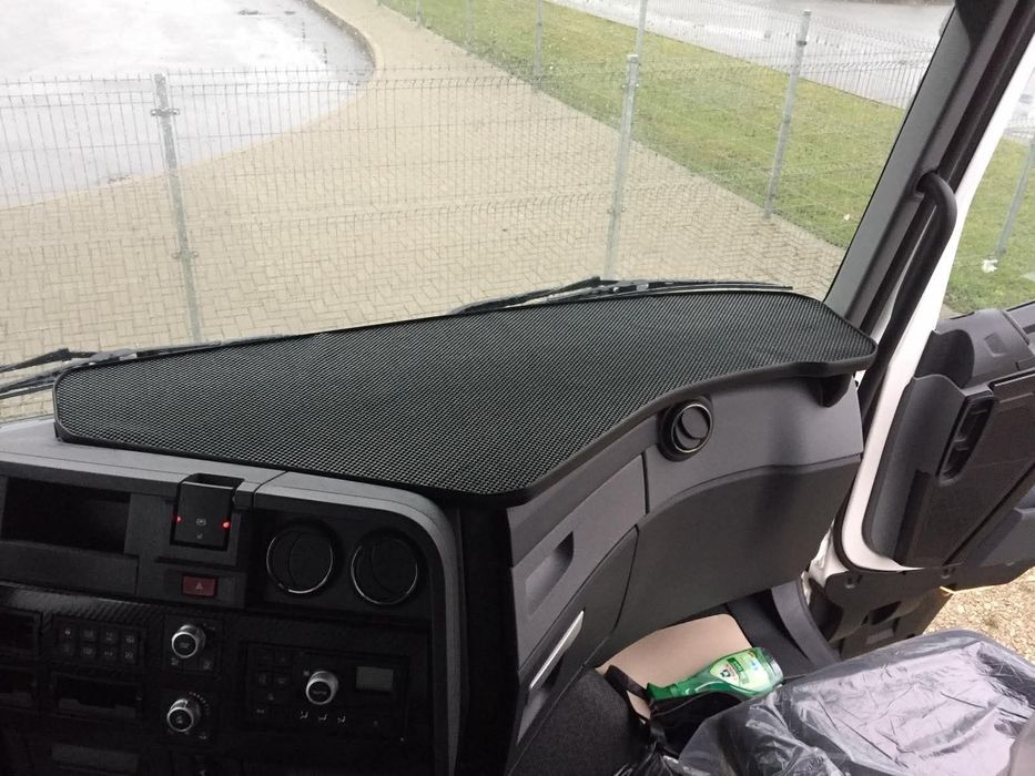 Зручний столик для вантажівки - робоче місце та їжа під рукою!