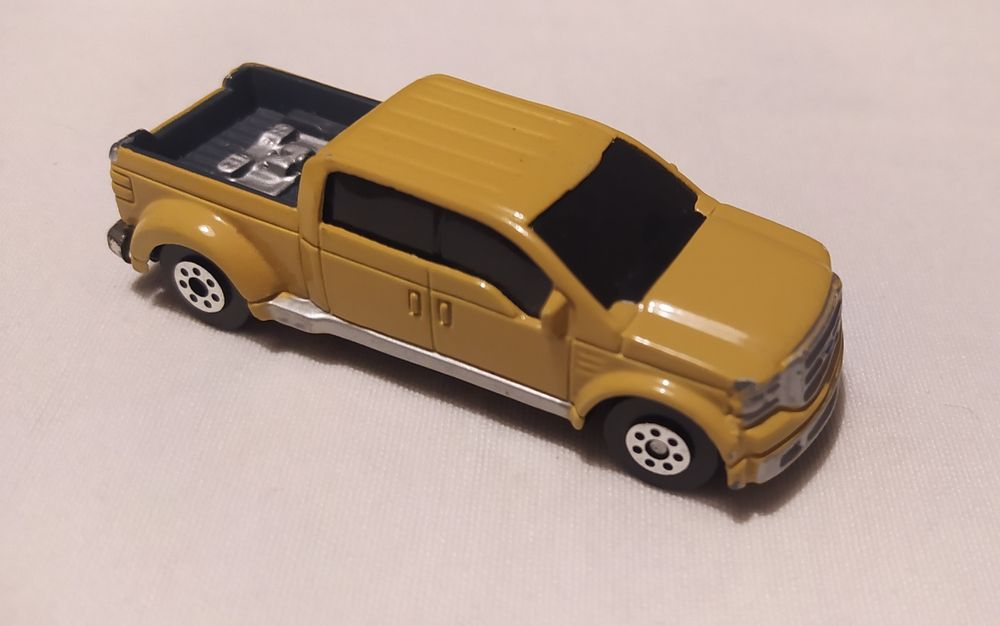 Carros em Miniatura da Coleção Maisto.