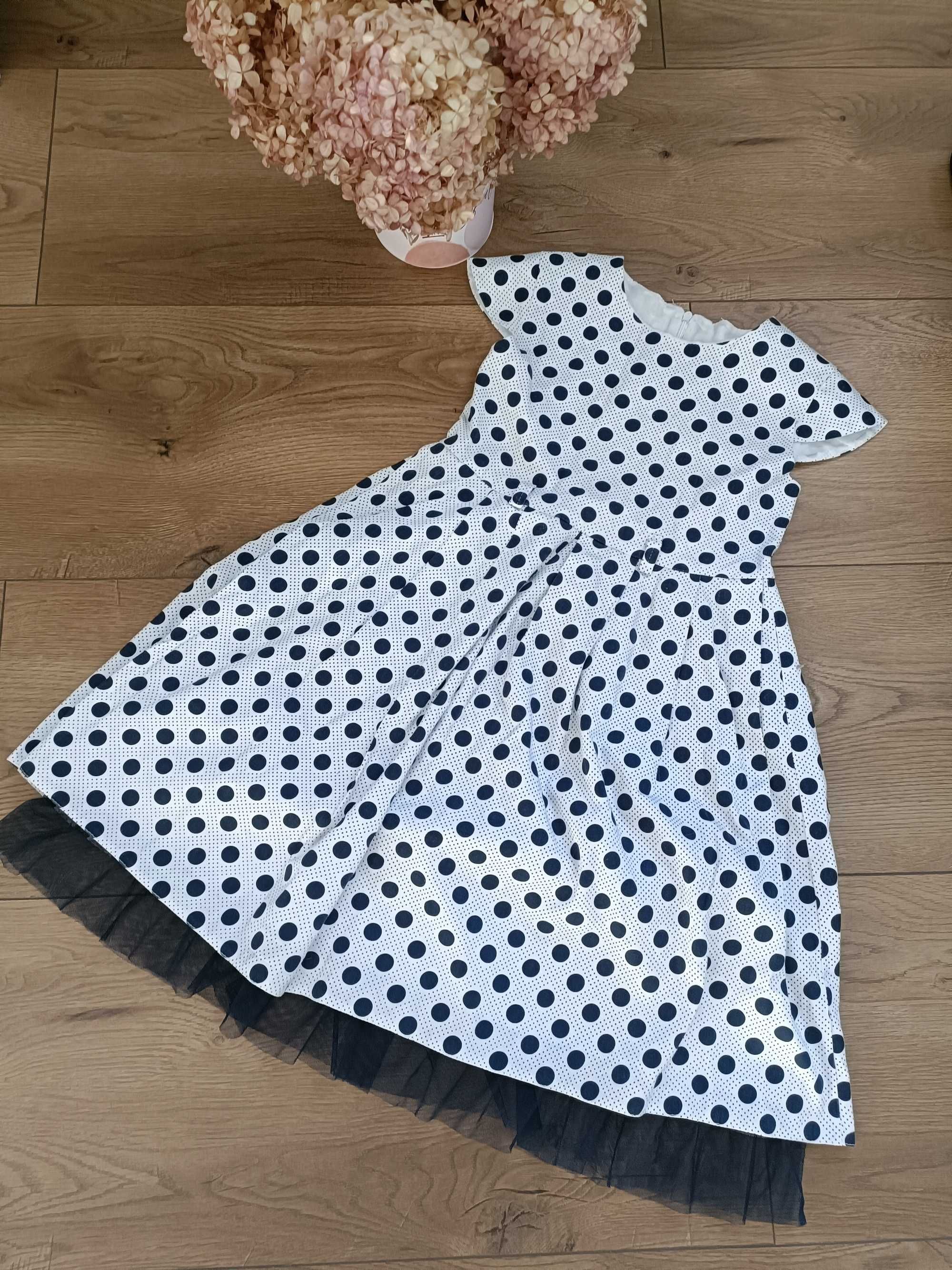 Sukienka w granatowe grochy 152