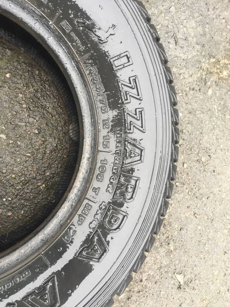 Продам резину б/у 235/75 r 15