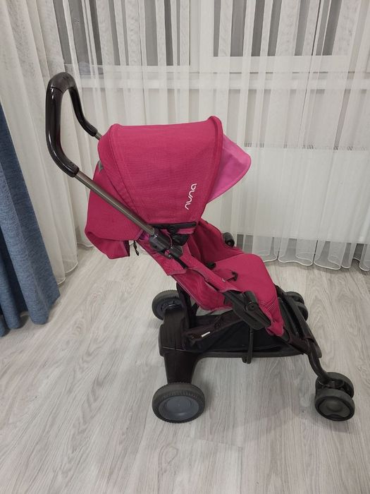 Дитяча прогулянкова коляска для дівчинки Nuna