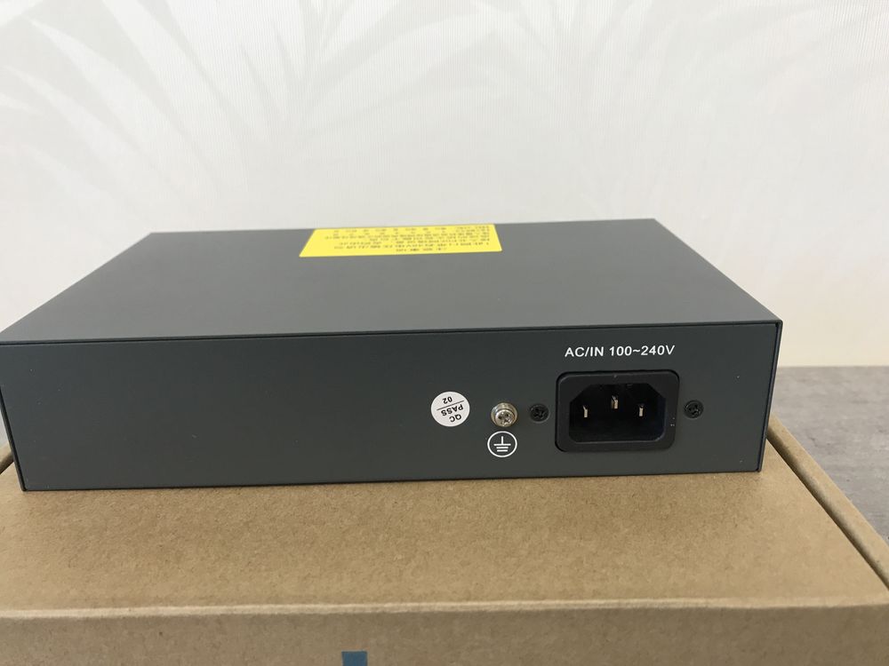 PoE свитч свич на 6 портов коммутатор для питания ip видеонаблюдения
