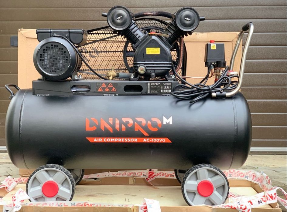 Компресор повітряний Dnipro-M AC-100 VG