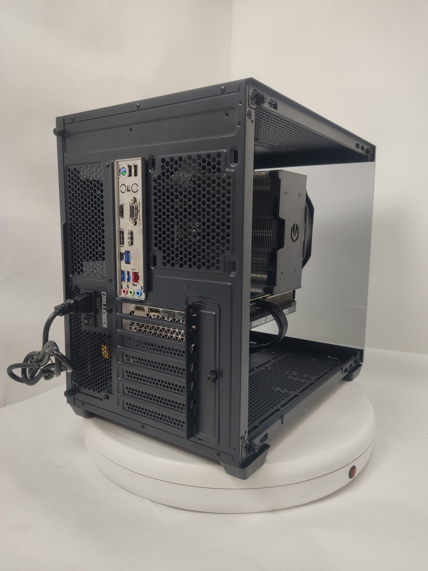 Komputer Gamingowy Ryzen 7 9800X3D,RTX 5070,32 GB,SSD,Win 11,USDT
