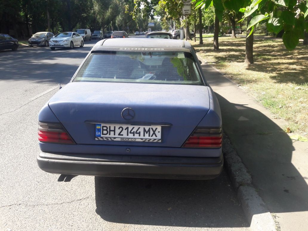 Mersedes-Benz e260 газ бензин 1988 года Plasti Dip
W124