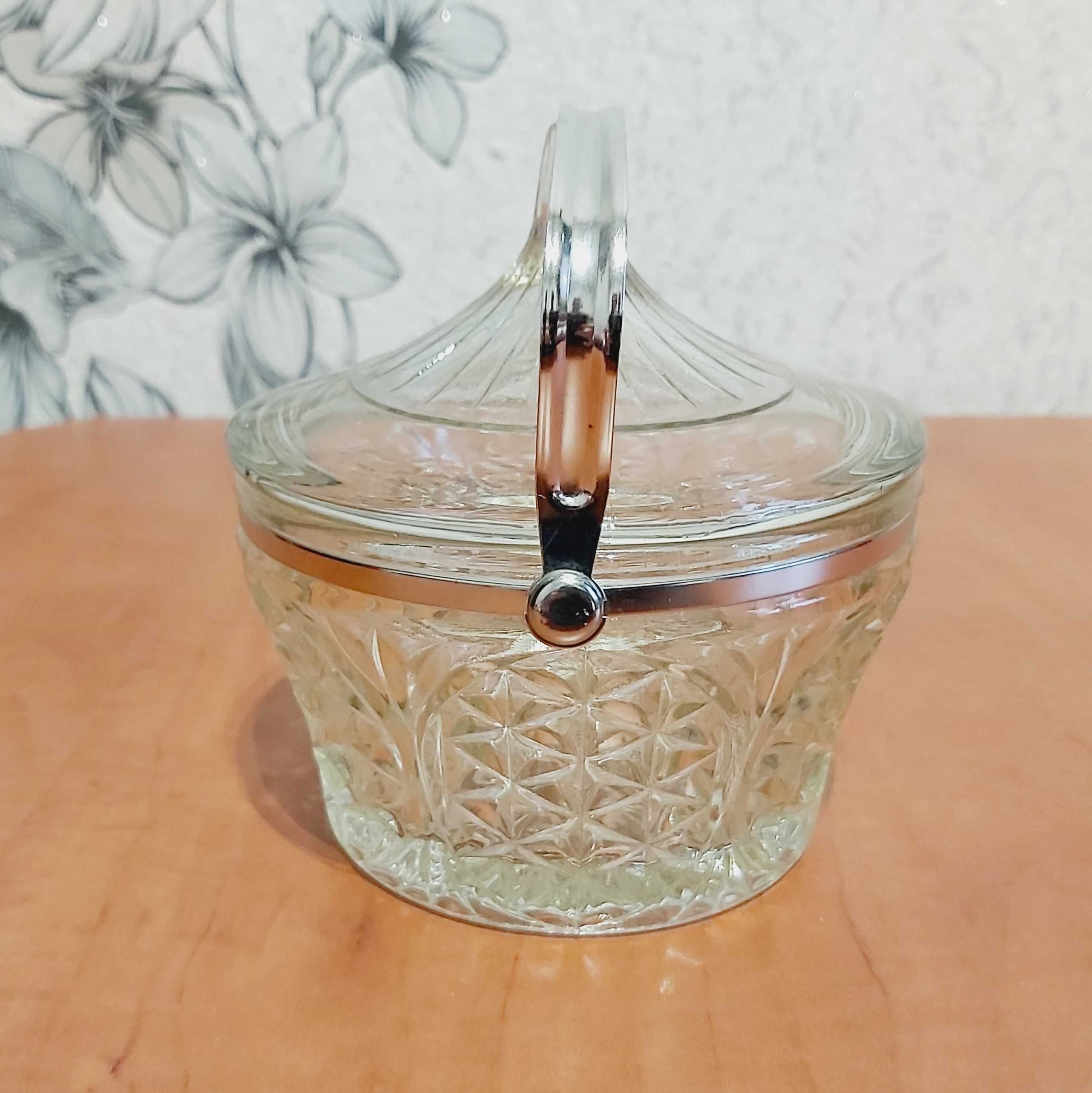 Cukiernica szklana z metalowym uchwytem czasy PRL