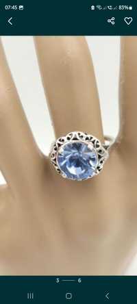 Srebrny pierścionek pr 925 z kryształ niebieski
