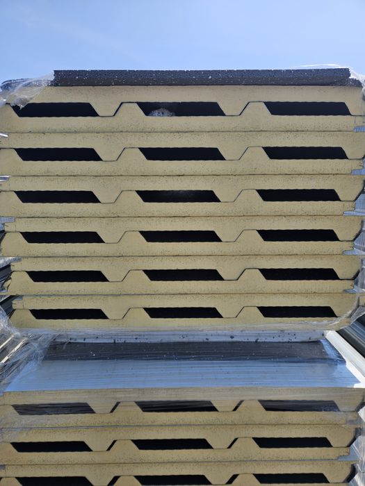 Plyta warstwowa dachowa dach  nowa 40mm 1 gat